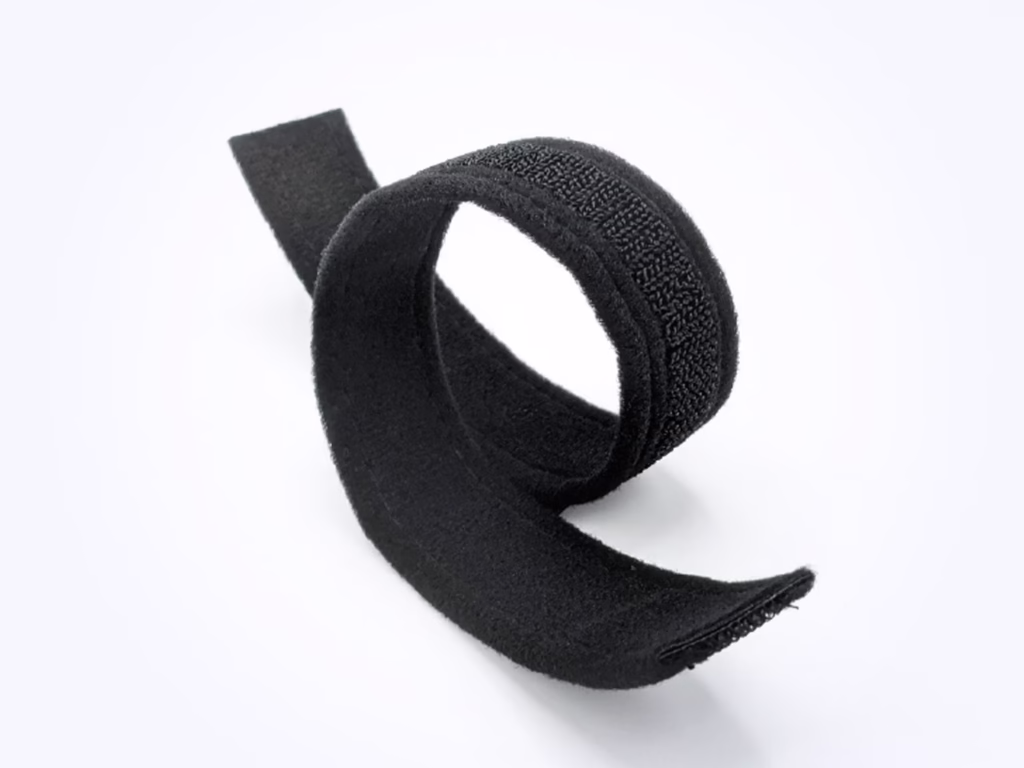 Material de correa de doble cara HALCO C-Fold Loop con una superficie exterior de punto suave y un núcleo de cinta de bucle duradero para aparatos ortopédicos, vendajes médicos, soportes portátiles y aplicaciones de posicionamiento de pacientes.